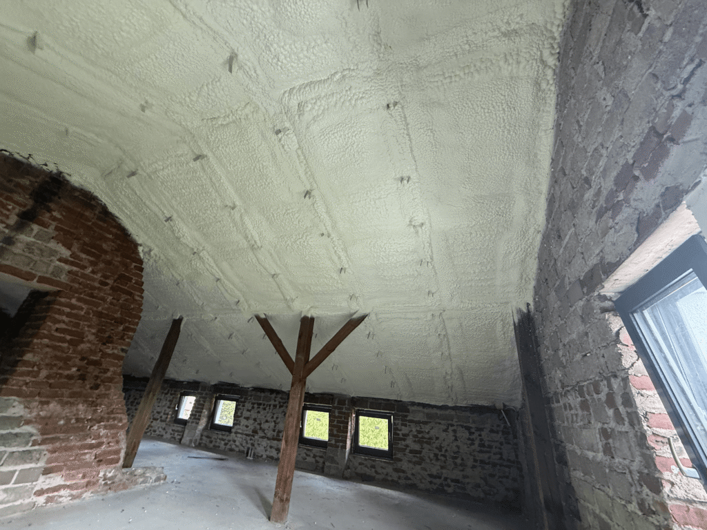 Skuteczne ocieplanie pianą pur w nowoczesnym budownictwie 1 obraz 1